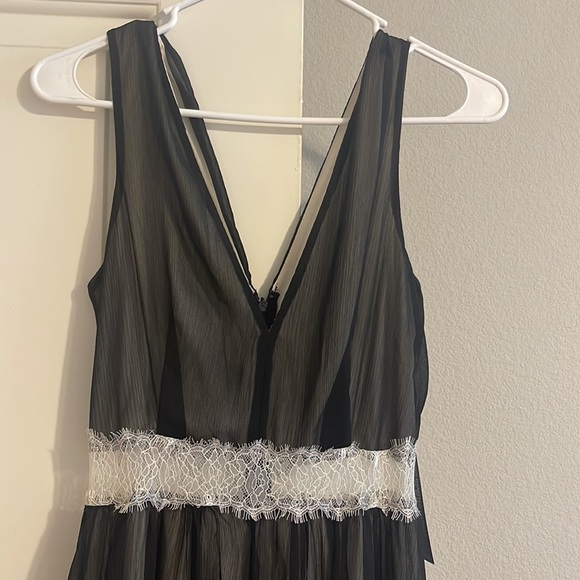 Venus Black and Cream Lace Dress - Picture 2 of 7